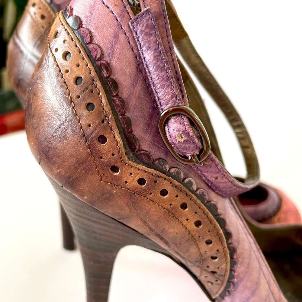 Super detailed and uniquely textured Rare Guess pump